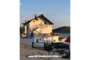Apartmani Ruža – Rogoznica