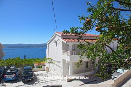 Villa Laura 50 m do mora Omiš Chorvatsko