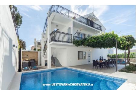 Villa Marante s bazénem Podstrana Chorvatsko