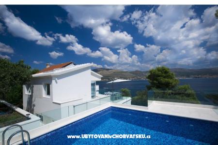 Casa Blanca White house Trogir Chorvatsko